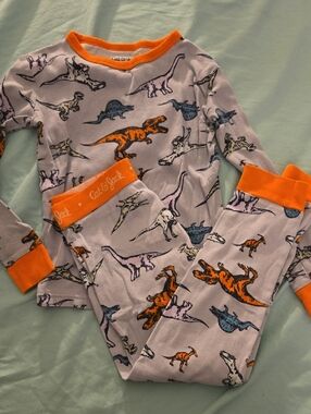 Sz 6 Boys 🦖 Dino Long Sleeved PJs Set